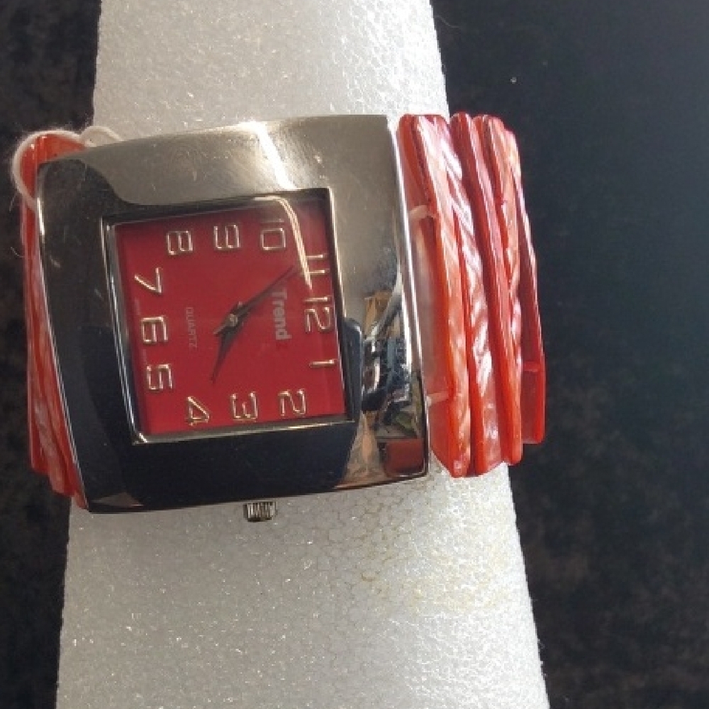 Red Shell and Silver Trend Watch - Picture 2 of 3